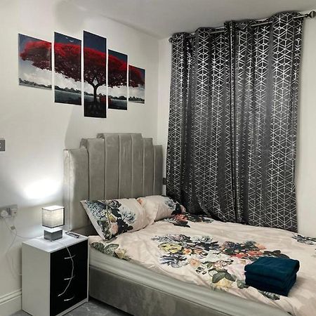 3 Bedroom Whalley Aparthotel เบิร์นลีย์ ภายนอก รูปภาพ