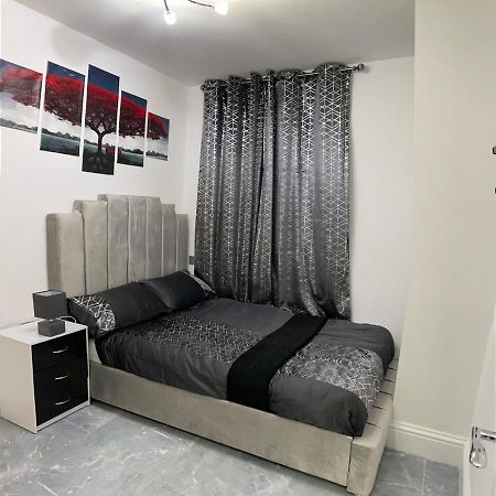 3 Bedroom Whalley Aparthotel เบิร์นลีย์ ภายนอก รูปภาพ
