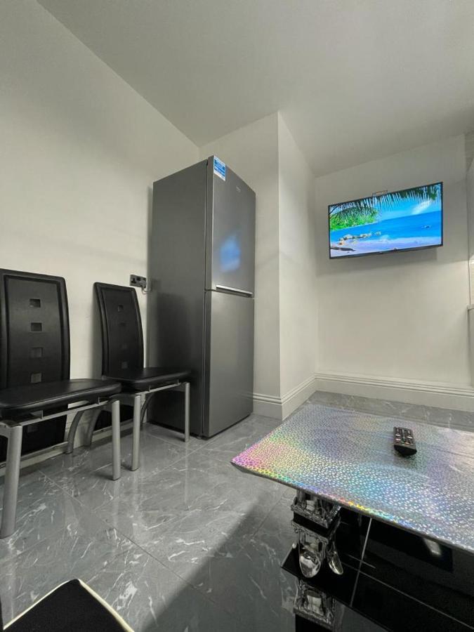 3 Bedroom Whalley Aparthotel เบิร์นลีย์ ภายนอก รูปภาพ