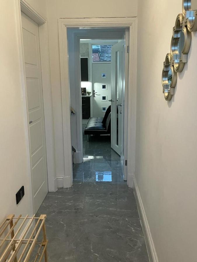 3 Bedroom Whalley Aparthotel เบิร์นลีย์ ภายนอก รูปภาพ