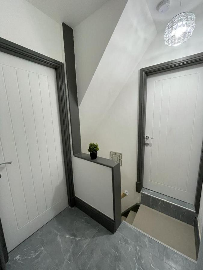 3 Bedroom Whalley Aparthotel เบิร์นลีย์ ภายนอก รูปภาพ
