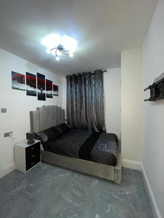 3 Bedroom Whalley Aparthotel เบิร์นลีย์ ภายนอก รูปภาพ